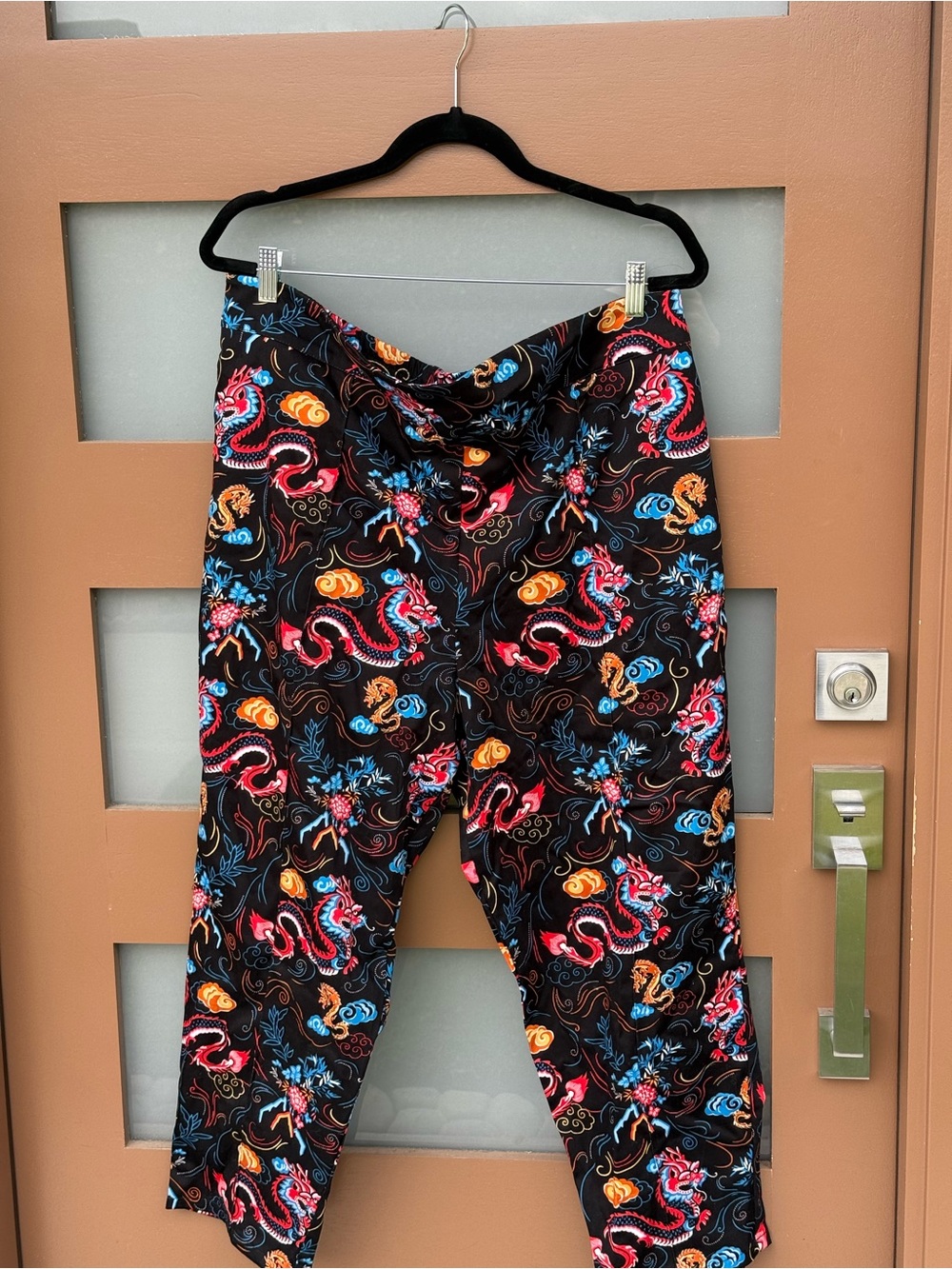Laura Byrnes Cropped Trousers in Dragon Print. NWT. 3X